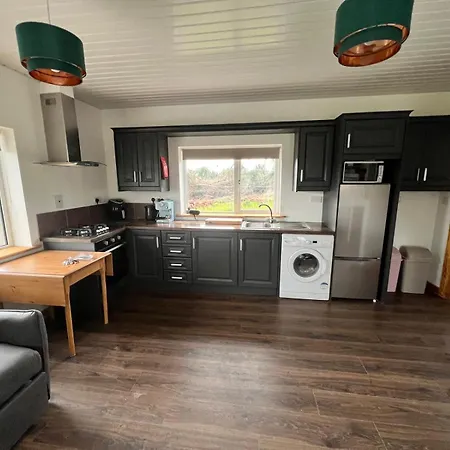 One Bedroom House Near Апартаменты Баллинамор